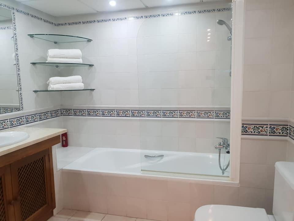 Atico - Edificio Marina Banus- Calle Muelle De Ribera Appartement *